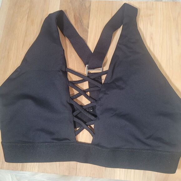 Forever 21 Crisscross‎ Sports Bra Size Large - Picture 1 of 4